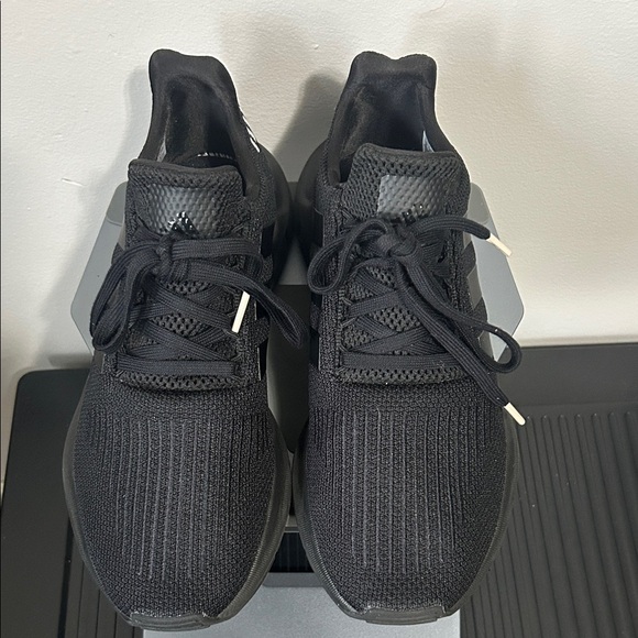 NWOT Adidas Swift Run 1.0 – Unisex Sneakers (Men’s 8 / Women’s 9.5) | - Picture 4 of 6